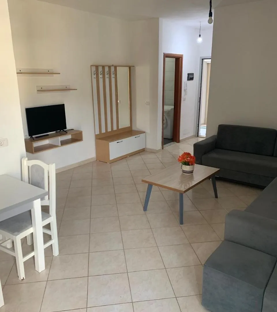 Enzo Guesthouse Vlorë アパート