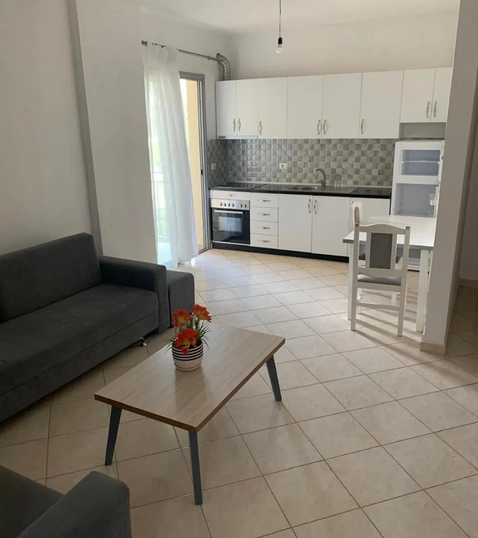 Enzo Guesthouse Vlorë 0*,
